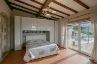 Villa Marghi, modern villa with infinity pool overlooking Lake Trasimeno - WiFi
