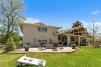 Mid-Century Escape ~ 7BR ~ Sleeps 22 + Hot Tub & Games