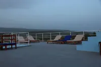 Ocean-View Apartment at VillaMerissa 4 BR/4 Bath. Walk to Beach, JackSprat Hotels in Treasure Beach