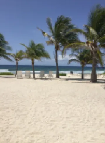 Luxury Beachfront House on Cayman Brac's Nicest Beach! Vacation your way! فنادق في 