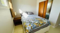 Beautiful & Bright 03 Bedrooms on the main floor. Hotels near Gordon Place