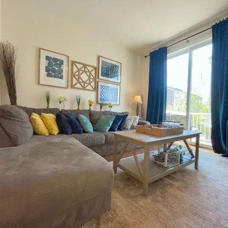 Charming DC Townhome with 3 Private Bedroom Suites Отели рядом с достопримечательностью «Беннинг-роуд»