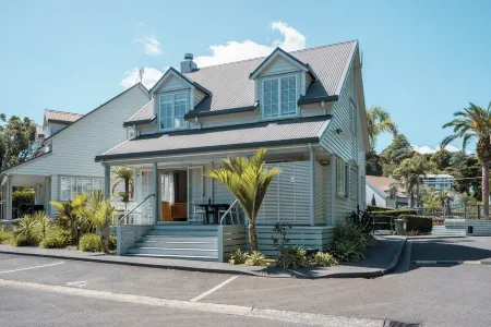 Butterfly Cottage - Russell Cottages Collection