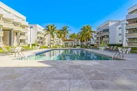 Crab Shack Condo at the Beach! Newly renovated! Beachfront with pool!