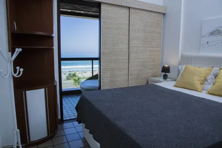 Leisure, tourism and work with high-speed internet by the sea