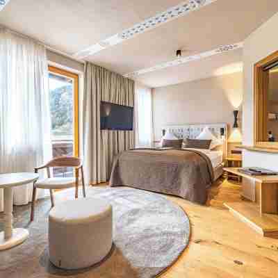 Upside down Town Hotel-Neue Post Rooms