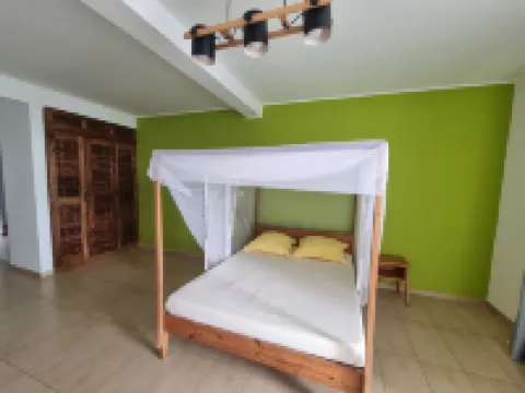 安巴託洛阿卡碼頭酒店 酒店