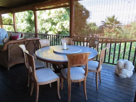 A 2-Minute Walk to Kealakekua Bay & Manini Beach!  A Free Farm Tour!