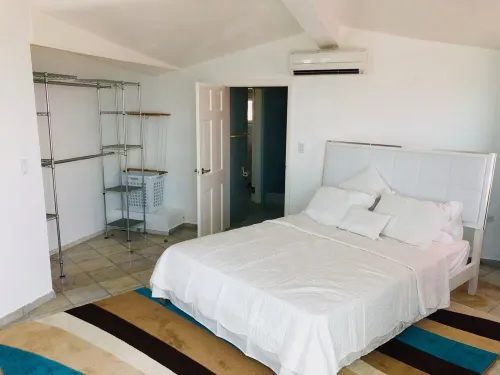 The Waves; Oceanfront 2 Bedroom. Gorgeous Sunrises. Relax With The Wave Rythyms