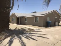 Havasu House w BBQ on corner lot , peaceful!