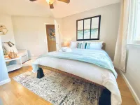 Beachy themed Home with Hot Tub & Fire Table Hotels near Cactus Garden Dr