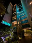 Deluxe Studio Suite in new Celebrity designed  Building, 2 blocks from beach.