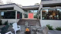 Modern Villa with private pond near Legoland and Delaware River. Hotel a 