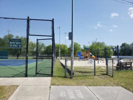 Riverwalk - The Heart of Jacksonville! Отели в г. Онслоу