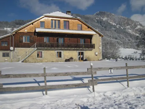 Lovely 23-person chalet, view of Mont-Blanc, hiking, biking, horseback riding