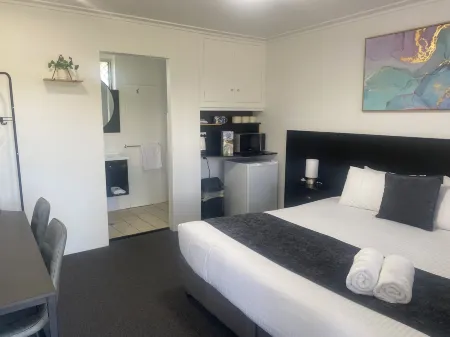 The Seaview Tavern Motel Отели в г. Вулгулга