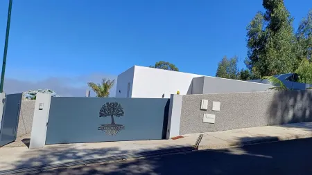 New building above the roofs of Calheta, absolute privacy with a heatable pool