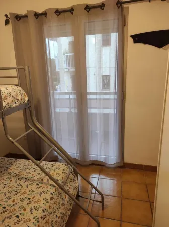 Cosy 2-bedroom apartment 100m from the picturesque port of Le Brusc Отели рядом с достопримечательностью «Parc Aventure de la Coudou»