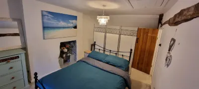 Cosy Cottage nestled in the Harbour
