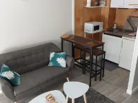 Studio type T2, hypercentre, furnished with air conditioning and parking Hotels in Gramat