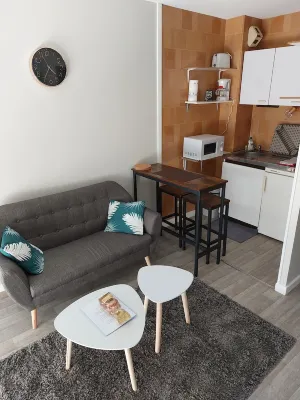 Studio type T2, hypercentre, furnished with air conditioning and parking Hotels in Gramat