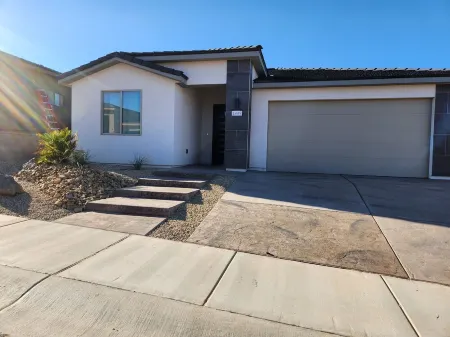 New Construction! Desert Oasis 3 bed/2 bath home Отели рядом с достопримечательностью «Splash Pad»