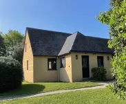 Cottage au Pied du lac au Duc, son Golf et sa Base Nautique