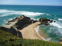 Charming and modern apartment with private garden near the beach of São Julião
