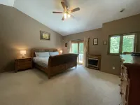 Perfect Waterfront Getaway With Covered Dock Hotels in Campbell County