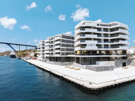 Luxury apartment with spectacular view over the sea, Handelskade, historic city