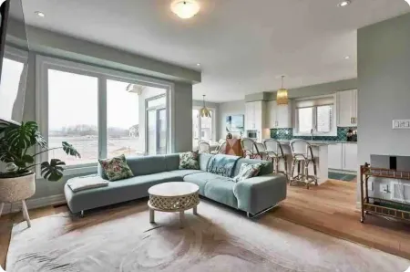 Clean & Bright + Close 2 Spa/Parks & Great for Kids