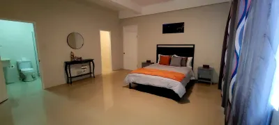 Secluded villa with private pool. 5 minutes to Beaches,Golf Courses & Night Life