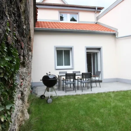 House in Memmingen Altstadt in the Allgäu, terrace, garden, train station, airport