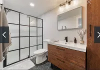 Charming 2-bedroom house in awesome Edmonton with AC, WiFi