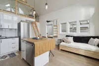 Cozy Bells Cove Retreat – Stylish Loft with Harbour Views & Walkability