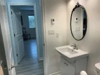 Cozy carriage house apartment with gorgeous Mount Ida views.