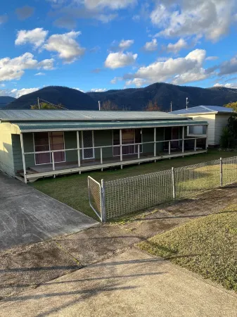 Cozy Mountain Retreat Located in Picturesque Township of Talbingo Отели в г. Тьюмут