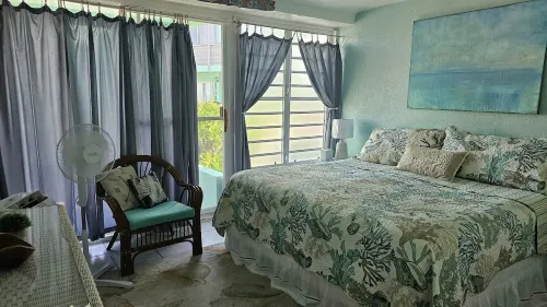 Beautiful Ocean Front Condo- The perfect relaxing getaway! Internet, TV. FLR A/C