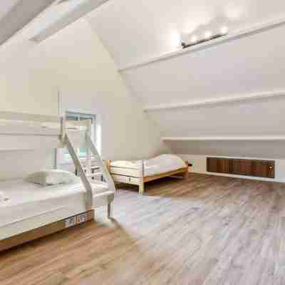 Villa Amelie -- Modern Villa @ the Beach w. Garden Rooms