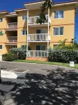 Beautiful gated spacious condo 5 minute walk to beach, restaurants and Hip Strip