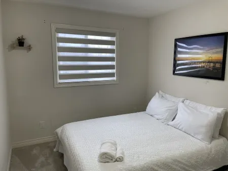 Cozy Home Close to Niagara Falls Отели в г. Торолд