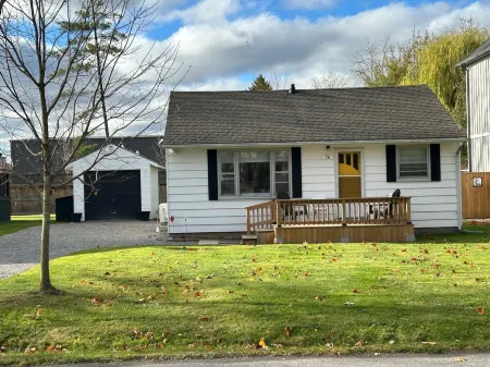 Bissell's Hideaway in the Heart of old town Niagara on the lake Отели рядом с достопримечательностью «Флорал Клок»