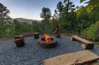 Lazy Bear Cabin with Gameroom access