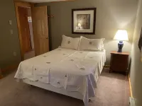 Winni Chalet w/ lake, beach, & boat launch access