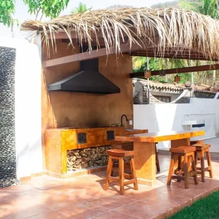 Wonderful residence w/studio, 15 min walk distance from beach & restaurants!