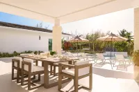Luxury Villa - 4 Bedroom Waterfront Property