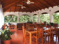Relaxing Carrillo Bay-Walk to Beach, Restaurants,  3-7 bdrms great for families. プエルト・カリージョのホテル