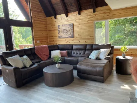 Amazing Aframe NEAR ARK ENCOUNTER