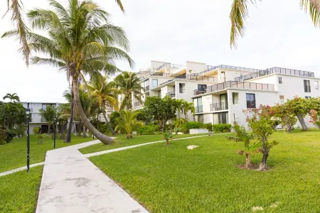 Stunning Oceanfront Condo at Coral Beach unit 1107 Отели в г. Фрипорт