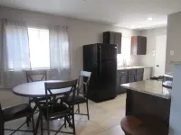 4 Bedroom Home - Great Location (Sleep 10 Guest)
